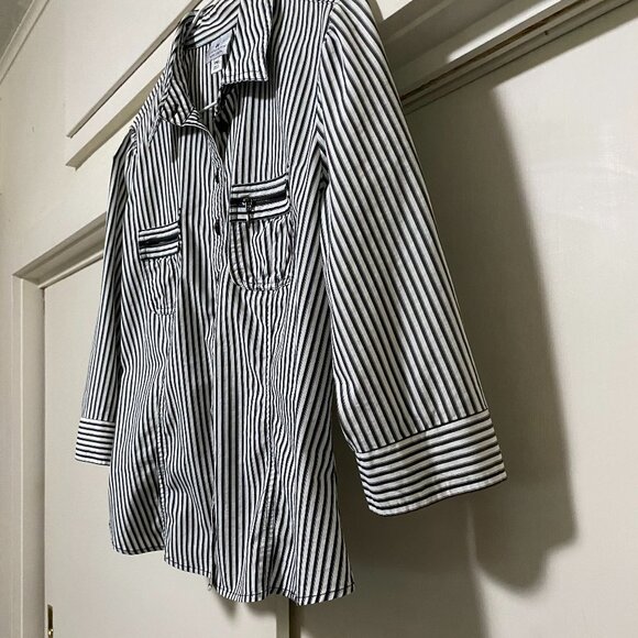 Worthington, black & white stripe, 3/4 sleeve, button-down blouse, size PM - Picture 4 of 10